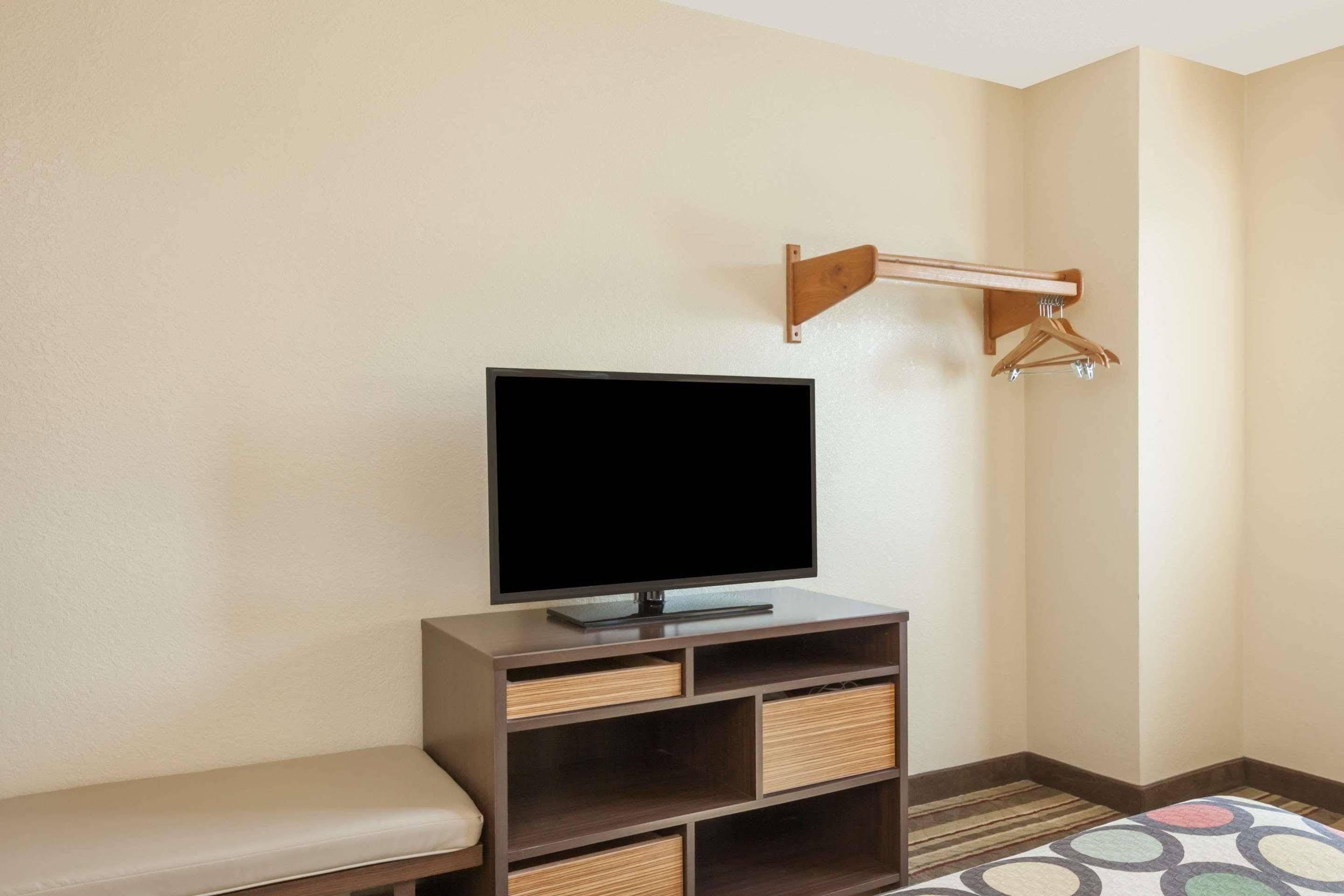 Super 8 By Wyndham - Albany Airport 2*