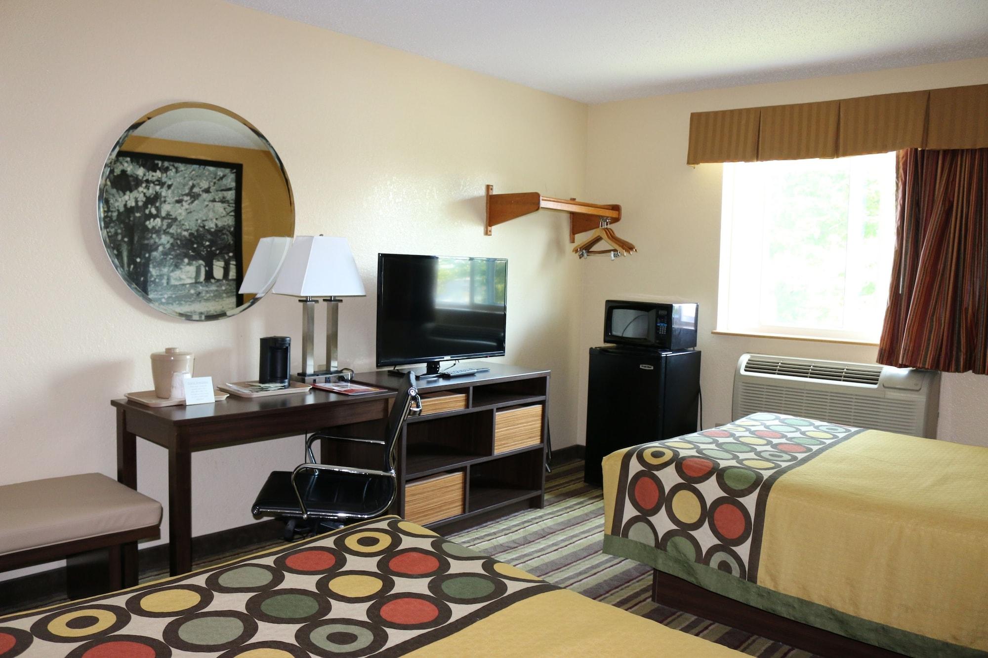 Super 8 By Wyndham - Albany Airport 2*