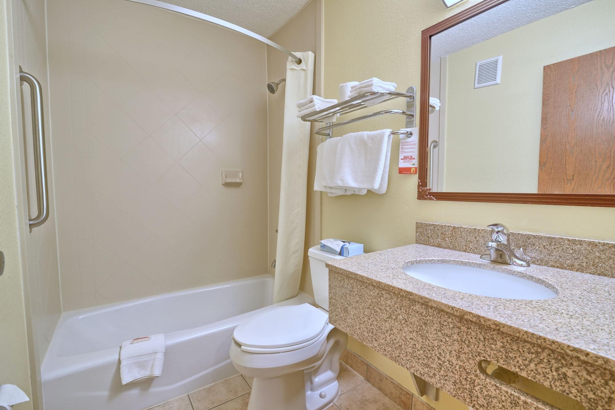 Super 8 By Wyndham - Albany Airport 2*
